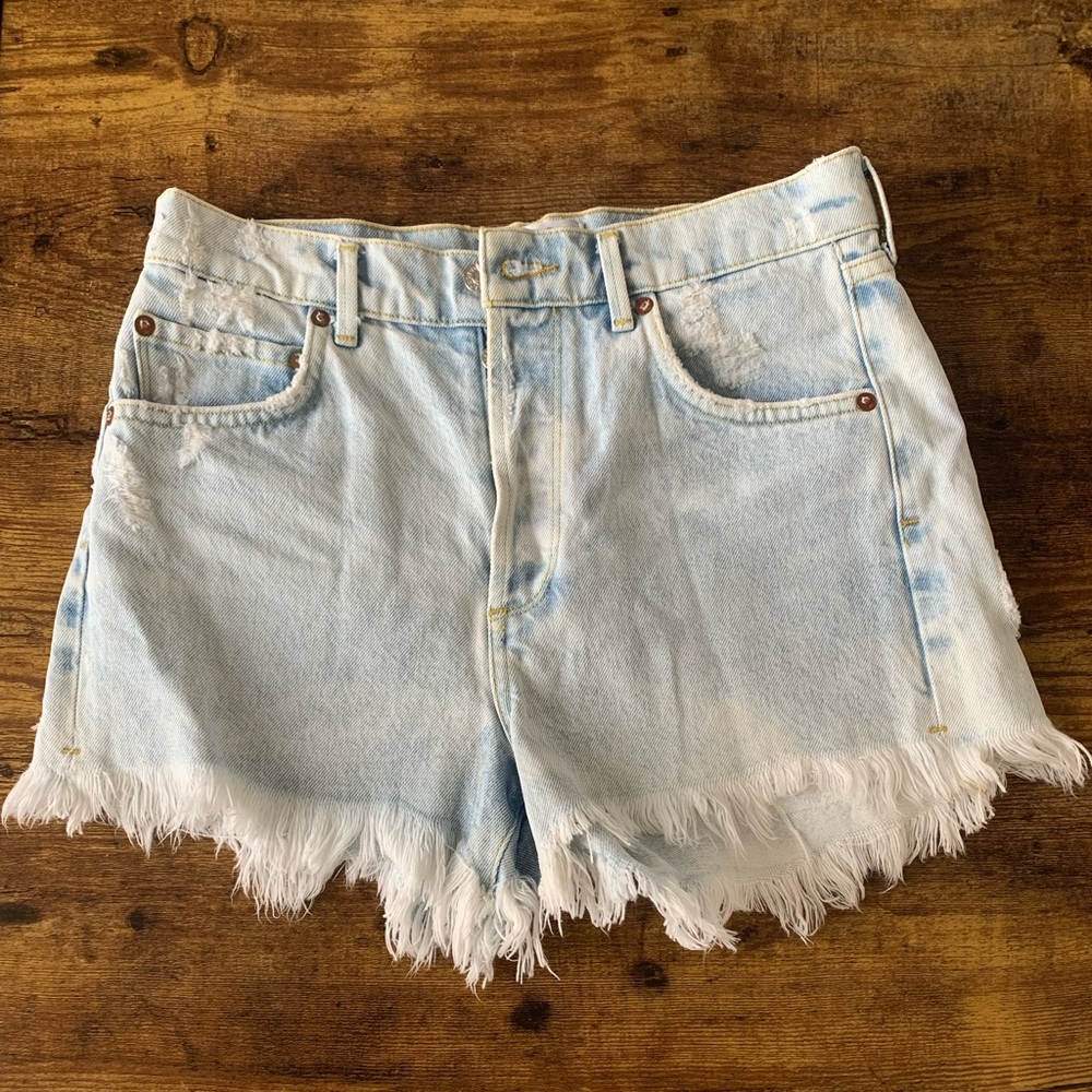 AGOLDE Jaden cutoff denim shorts (Style: Forever)